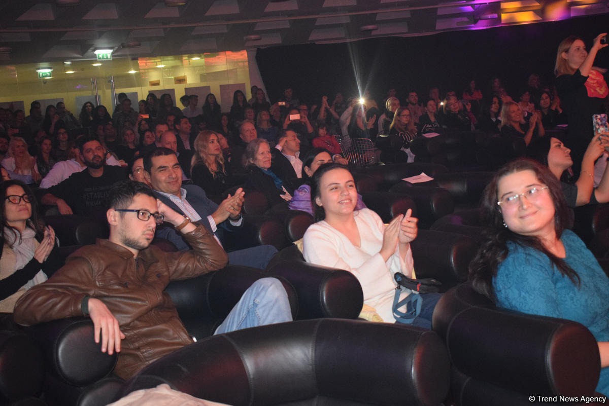 Пылающая семба и страстная кизомба в вечернем Баку от Африканского Стинга (ФОТО/ВИДЕО)