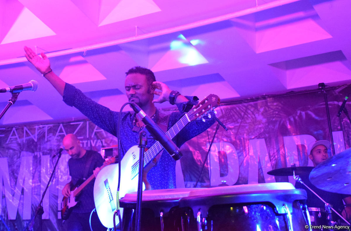 Пылающая семба и страстная кизомба в вечернем Баку от Африканского Стинга (ФОТО/ВИДЕО)