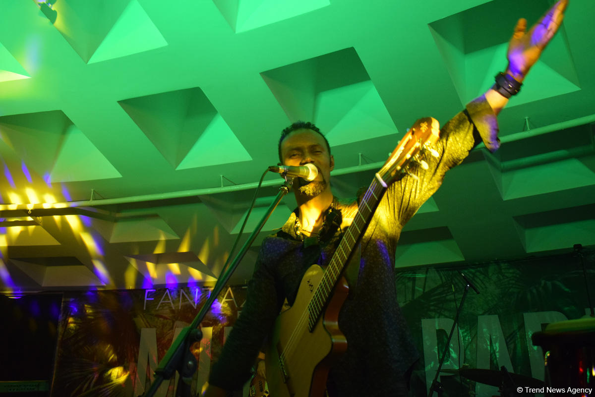 Пылающая семба и страстная кизомба в вечернем Баку от Африканского Стинга (ФОТО/ВИДЕО)