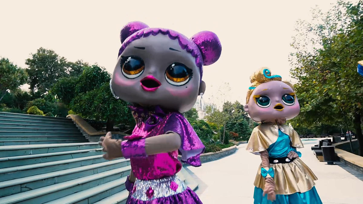 Старый Новый год с эпатажными куклами в Баку (ВИДЕО, ФОТО)