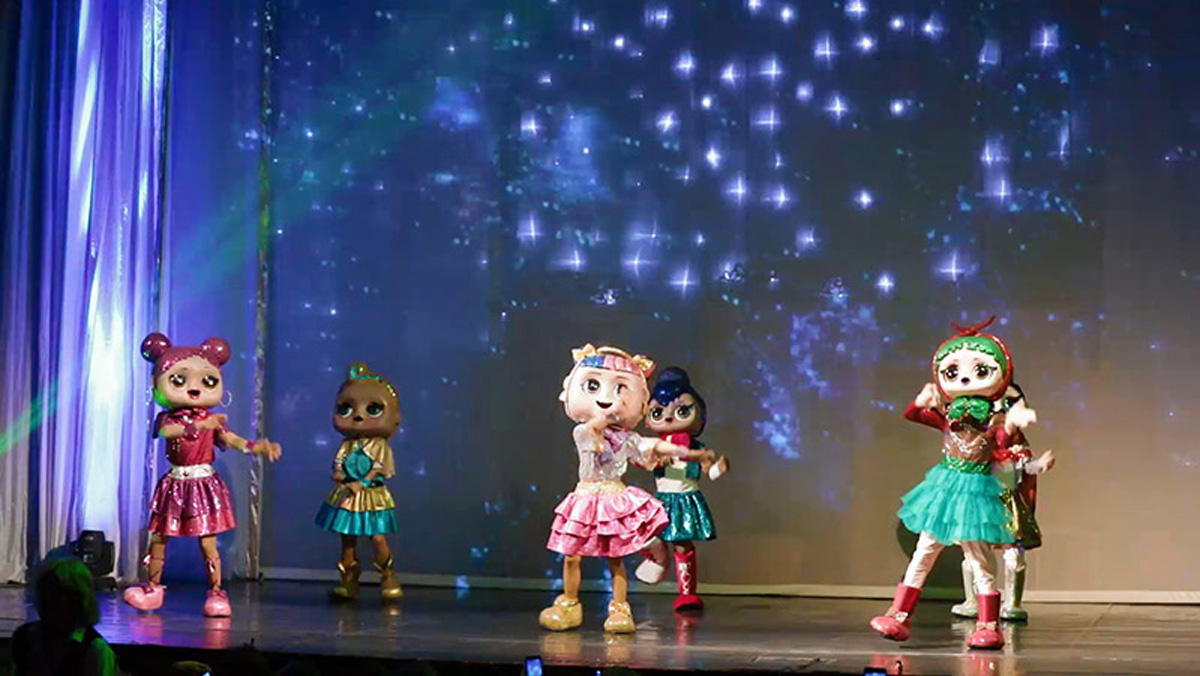 Старый Новый год с эпатажными куклами в Баку (ВИДЕО, ФОТО)