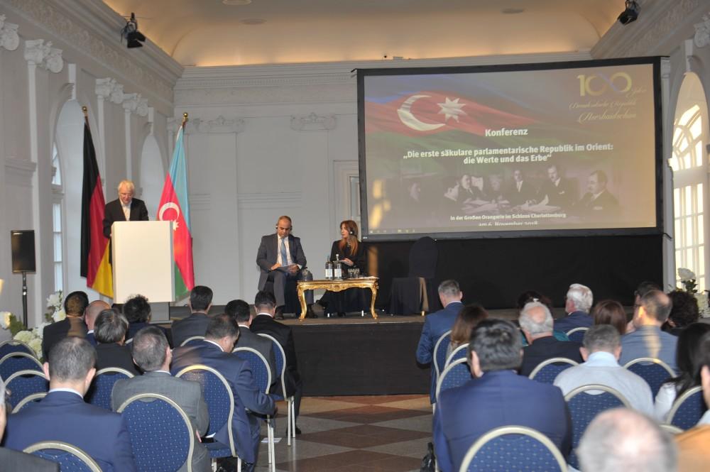 При поддержке Фонда Гейдара Алиева в Берлине прошла научная конференция, посвященная 100-летию АДР (ФОТО)