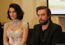 Буря эмоций: турецкие звезды Мурат Далкылыч, Мелис Сезен и Серенай Акташ в Баку (ФОТО)