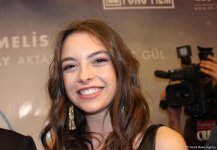 Буря эмоций: турецкие звезды Мурат Далкылыч, Мелис Сезен и Серенай Акташ в Баку (ФОТО)