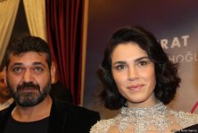 Буря эмоций: турецкие звезды Мурат Далкылыч, Мелис Сезен и Серенай Акташ в Баку (ФОТО)