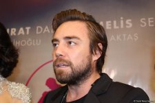 Буря эмоций: турецкие звезды Мурат Далкылыч, Мелис Сезен и Серенай Акташ в Баку (ФОТО)