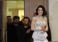 Буря эмоций: турецкие звезды Мурат Далкылыч, Мелис Сезен и Серенай Акташ в Баку (ФОТО)