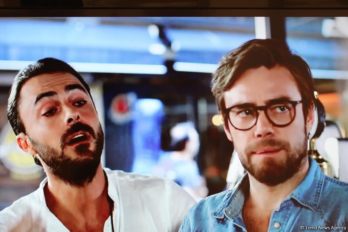 Буря эмоций: турецкие звезды Мурат Далкылыч, Мелис Сезен и Серенай Акташ в Баку (ФОТО)