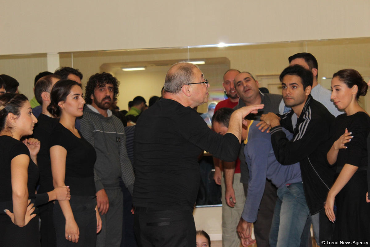 Режиссер из Франции представил в Баку "Метод Салимова" (ФОТО)