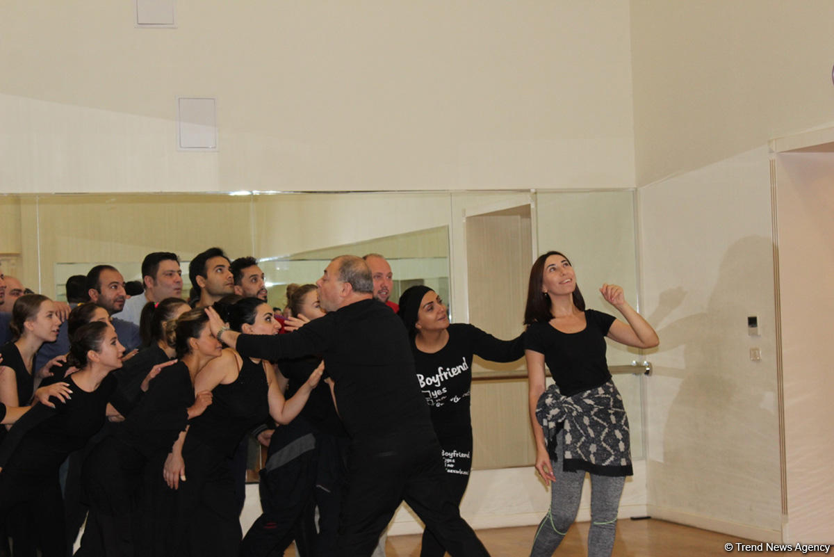 Режиссер из Франции представил в Баку "Метод Салимова" (ФОТО)