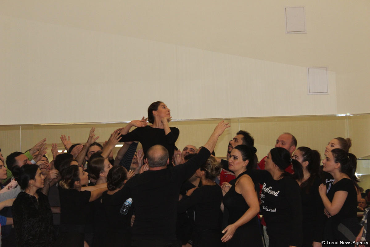 Режиссер из Франции представил в Баку "Метод Салимова" (ФОТО)