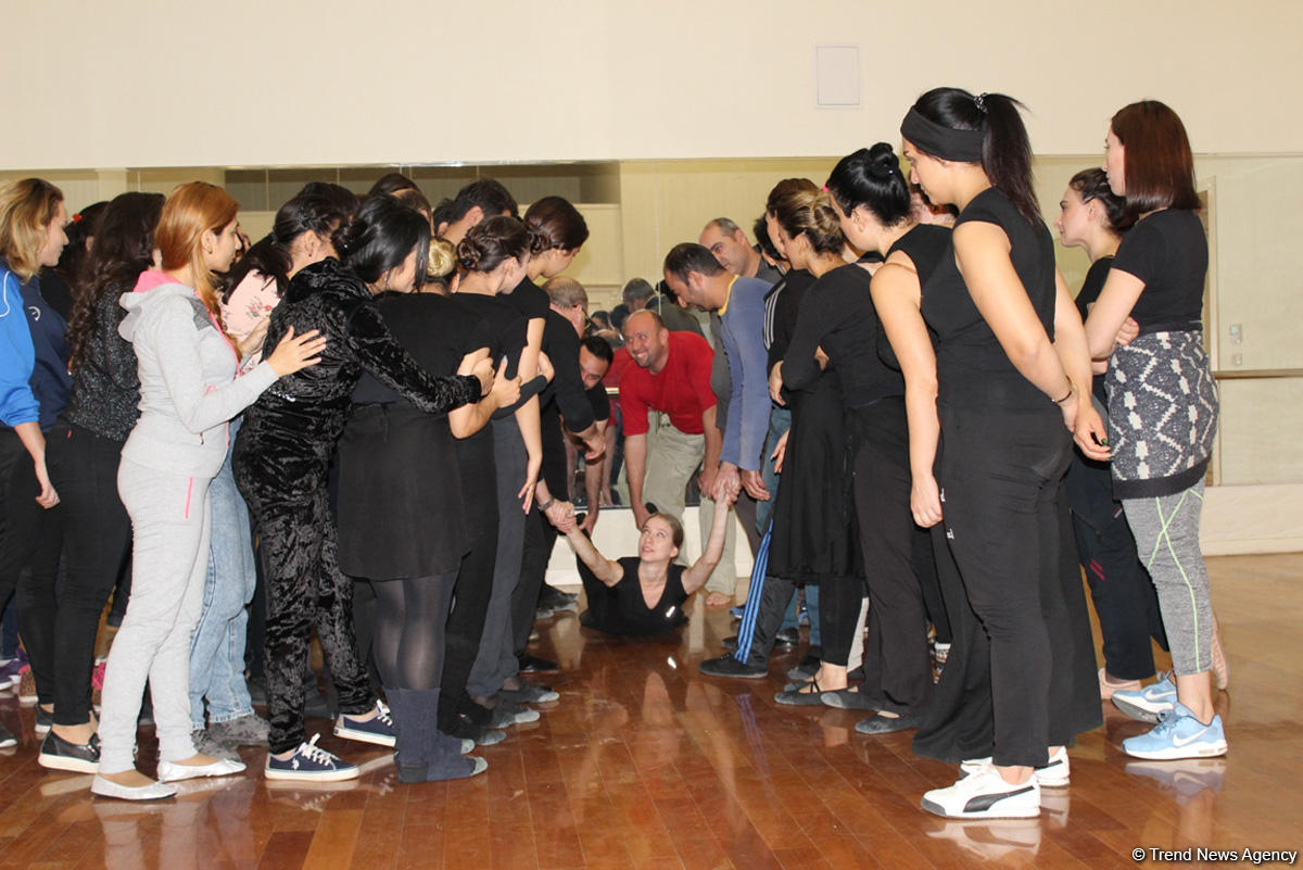 Режиссер из Франции представил в Баку "Метод Салимова" (ФОТО)