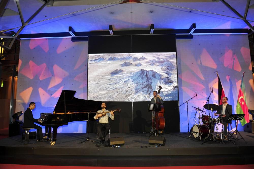 При организации Фонда Гейдара Алиева в Берлине прошло мероприятие, посвященное 100-летию АДР (ФОТО)