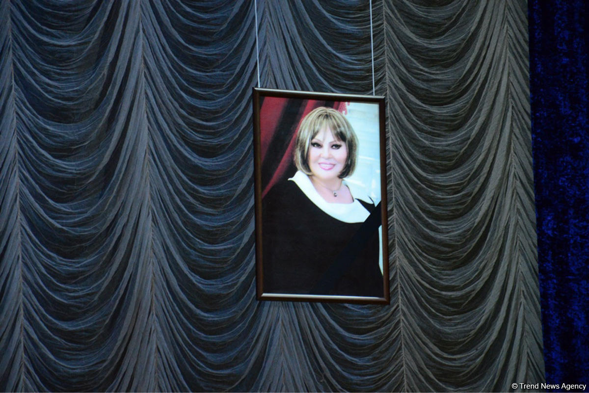 Народную артистку Амалию Панахову аплодисментами проводили в последний путь (ФОТО)