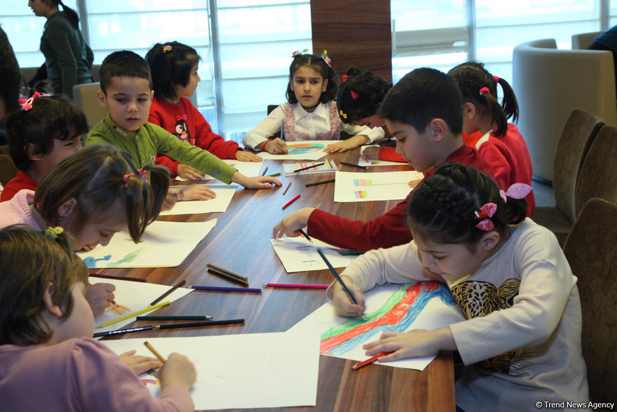 Азербайджанская промкорпорация организовала мероприятие для детей по случаю Дня Государственного флага (ФОТО)