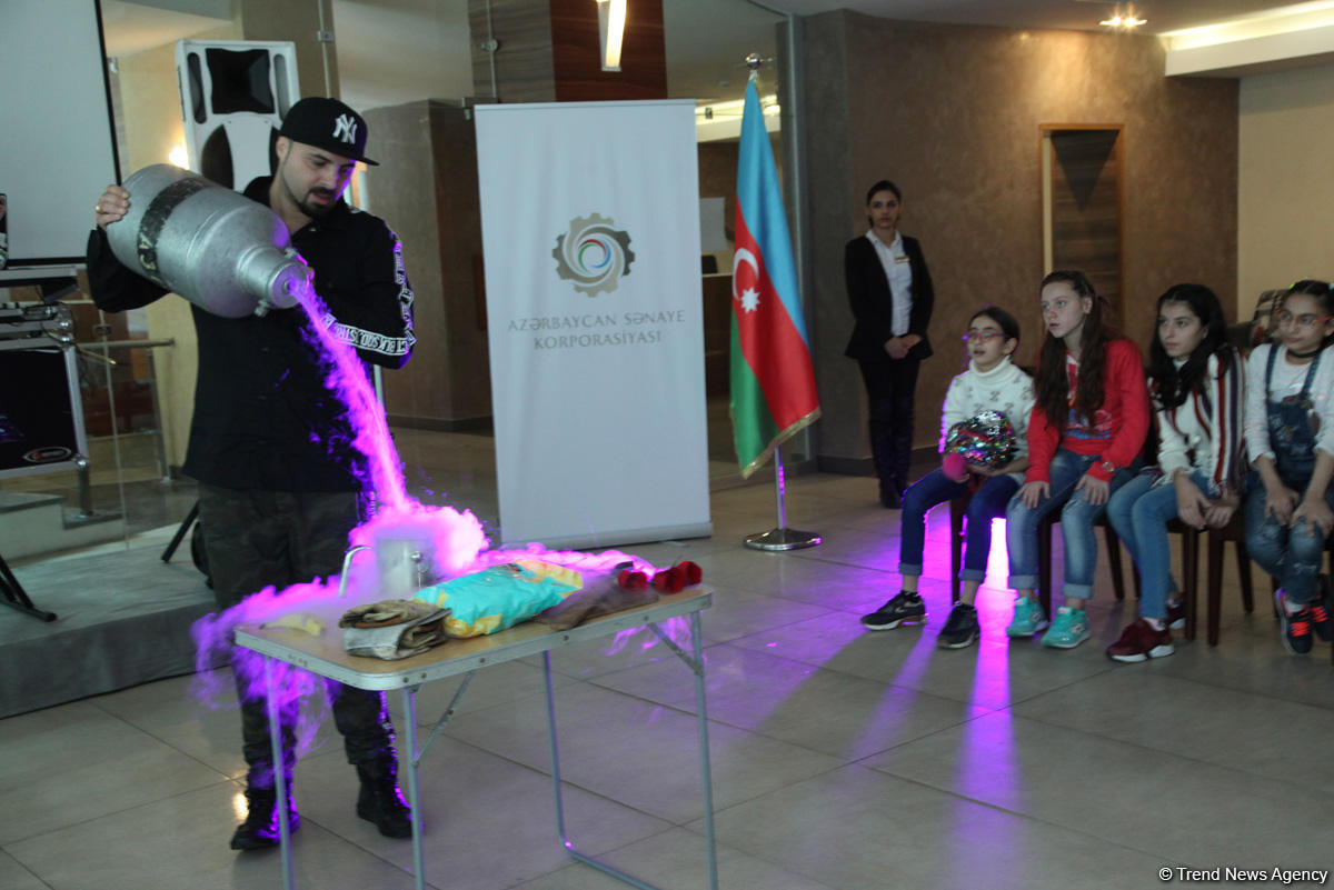 Азербайджанская промкорпорация организовала мероприятие для детей по случаю Дня Государственного флага (ФОТО)