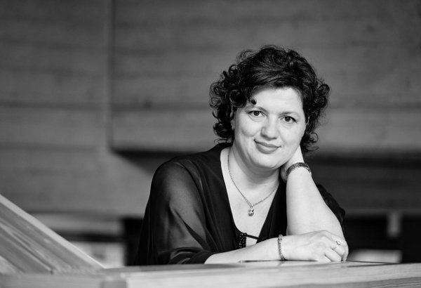 Композитор из Германии представила "Сары гялин", поддержав Азербайджан в борьбе с коронавирусом (ВИДЕО)