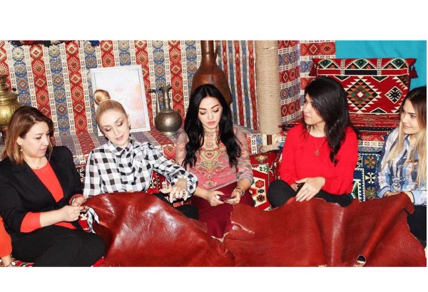 Азербайджанский дизайнер предлагает для школьной формы   национальные орнаменты (ФОТО)