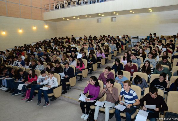 В Бакинском филиале МГУ имени М.В.Ломоносова прошел уникальный Международный географический диктант-2018 (ФОТО)