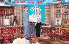 Азербайджанский дизайнер предлагает для школьной формы   национальные орнаменты (ФОТО)