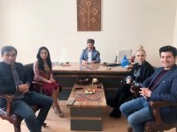 Азербайджанский дизайнер предлагает для школьной формы   национальные орнаменты (ФОТО)