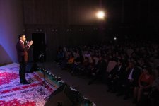 Праздничные концерты в честь Дня Конституции и Дня Государственного флага (ФОТО)