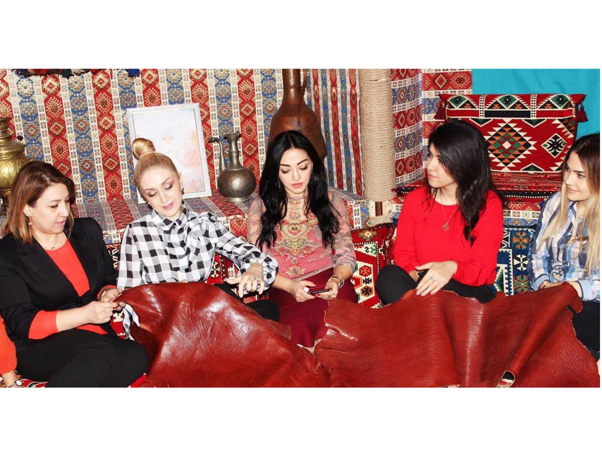 Азербайджанский дизайнер предлагает для школьной формы   национальные орнаменты (ФОТО)