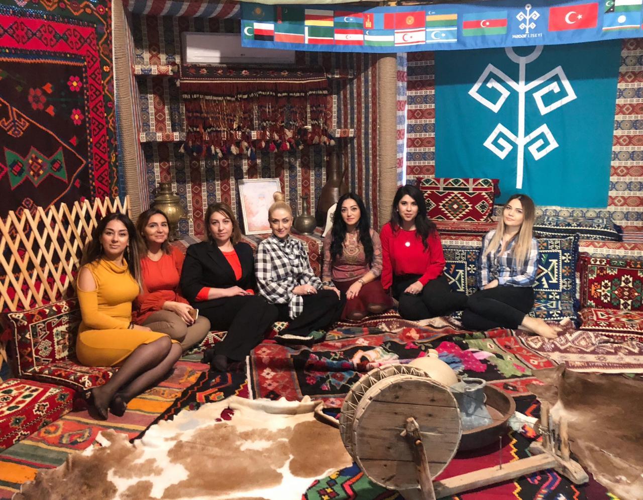 Азербайджанский дизайнер предлагает для школьной формы   национальные орнаменты (ФОТО)