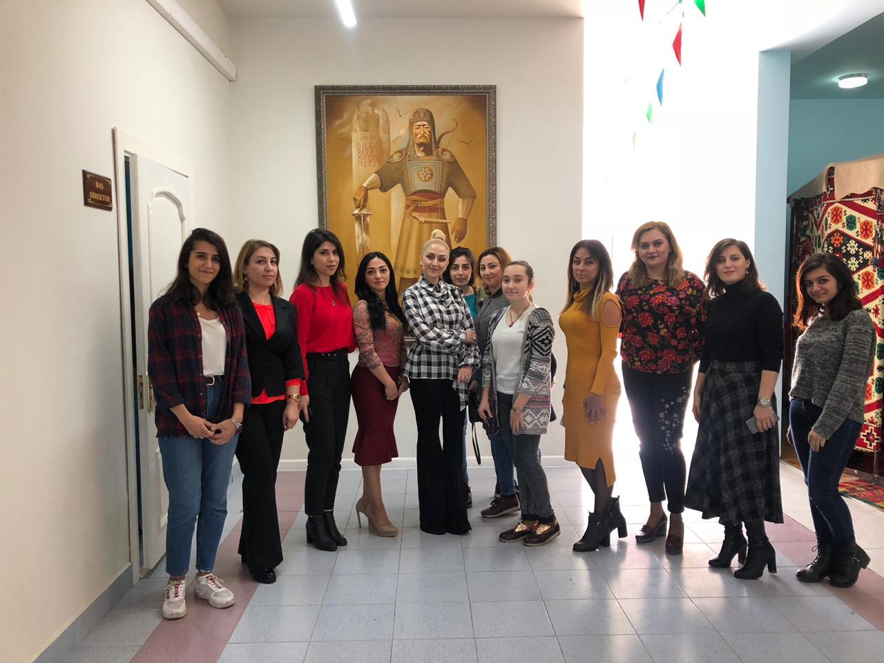 Азербайджанский дизайнер предлагает для школьной формы   национальные орнаменты (ФОТО)