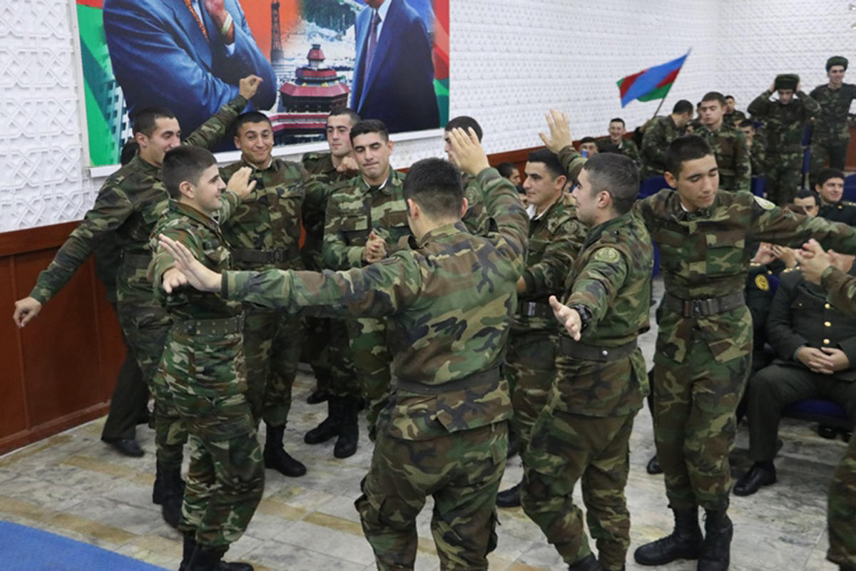 Праздничные концерты в честь Дня Конституции и Дня Государственного флага (ФОТО)