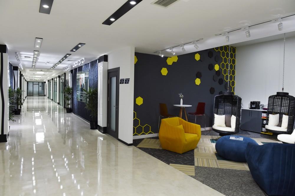 Президент Ильхам Алиев и Первая леди Мехрибан Алиева приняли участие в открытии административного здания Центра развития электронного правительства (ФОТО)