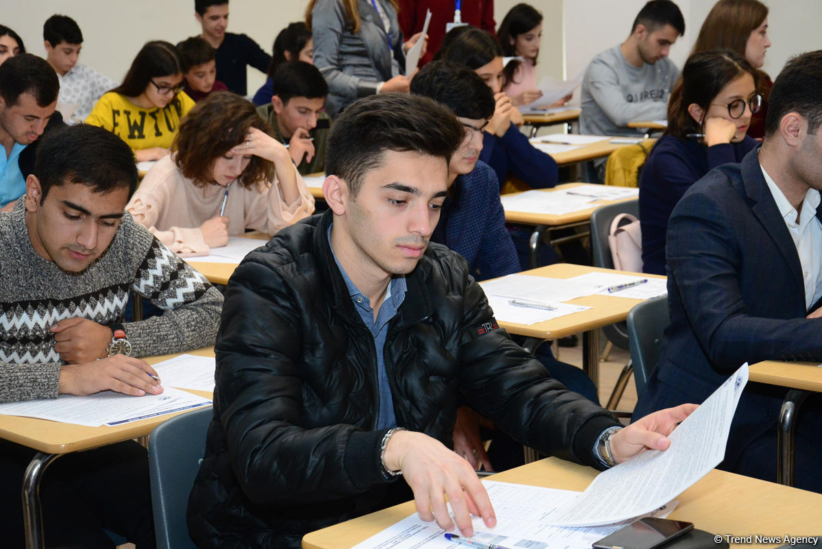 В Бакинском филиале МГУ имени М.В.Ломоносова прошел уникальный Международный географический диктант-2018 (ФОТО)