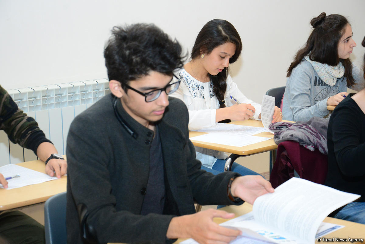 В Бакинском филиале МГУ имени М.В.Ломоносова прошел уникальный Международный географический диктант-2018 (ФОТО)