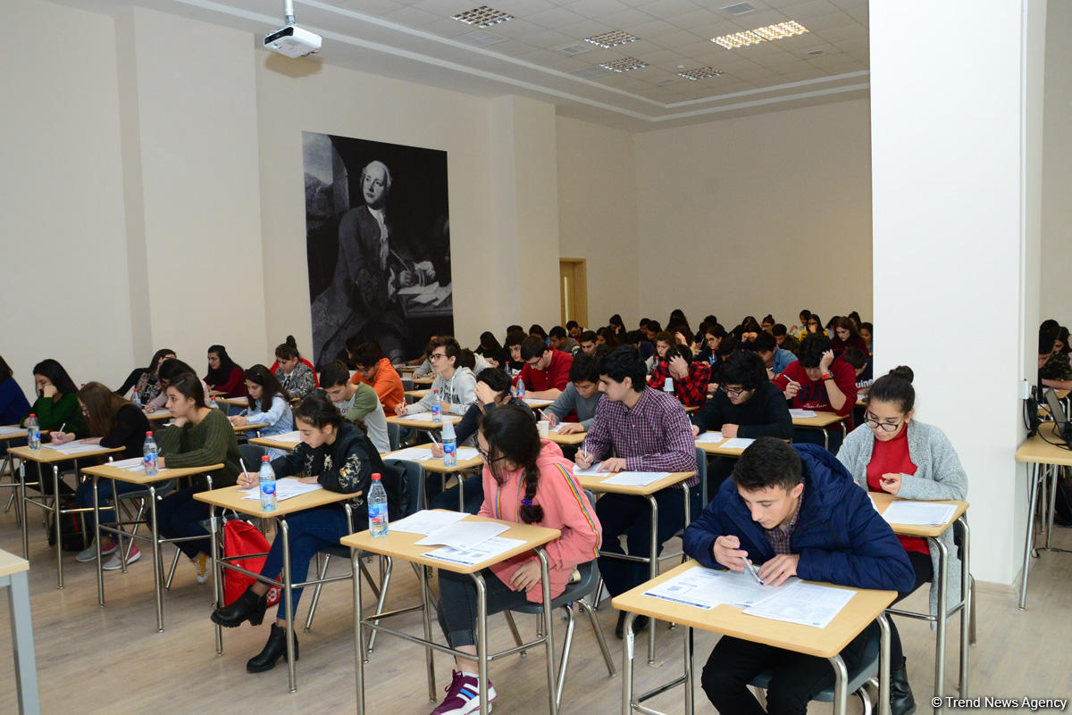 В Бакинском филиале МГУ имени М.В.Ломоносова прошел уникальный Международный географический диктант-2018 (ФОТО)