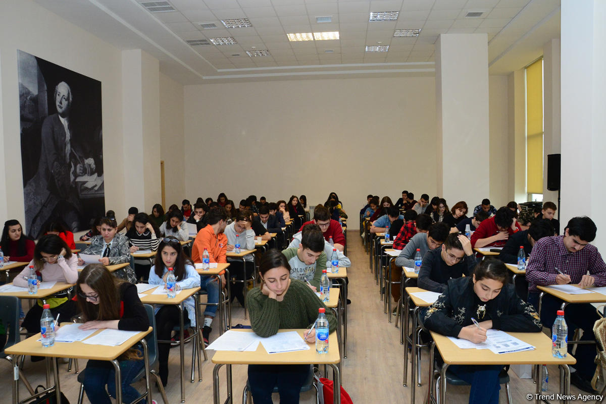 В Бакинском филиале МГУ имени М.В.Ломоносова прошел уникальный Международный географический диктант-2018 (ФОТО)