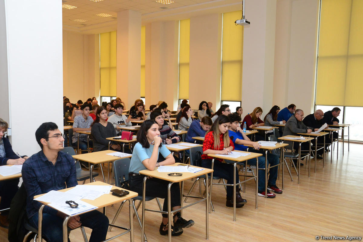 В Бакинском филиале МГУ имени М.В.Ломоносова прошел уникальный Международный географический диктант-2018 (ФОТО)