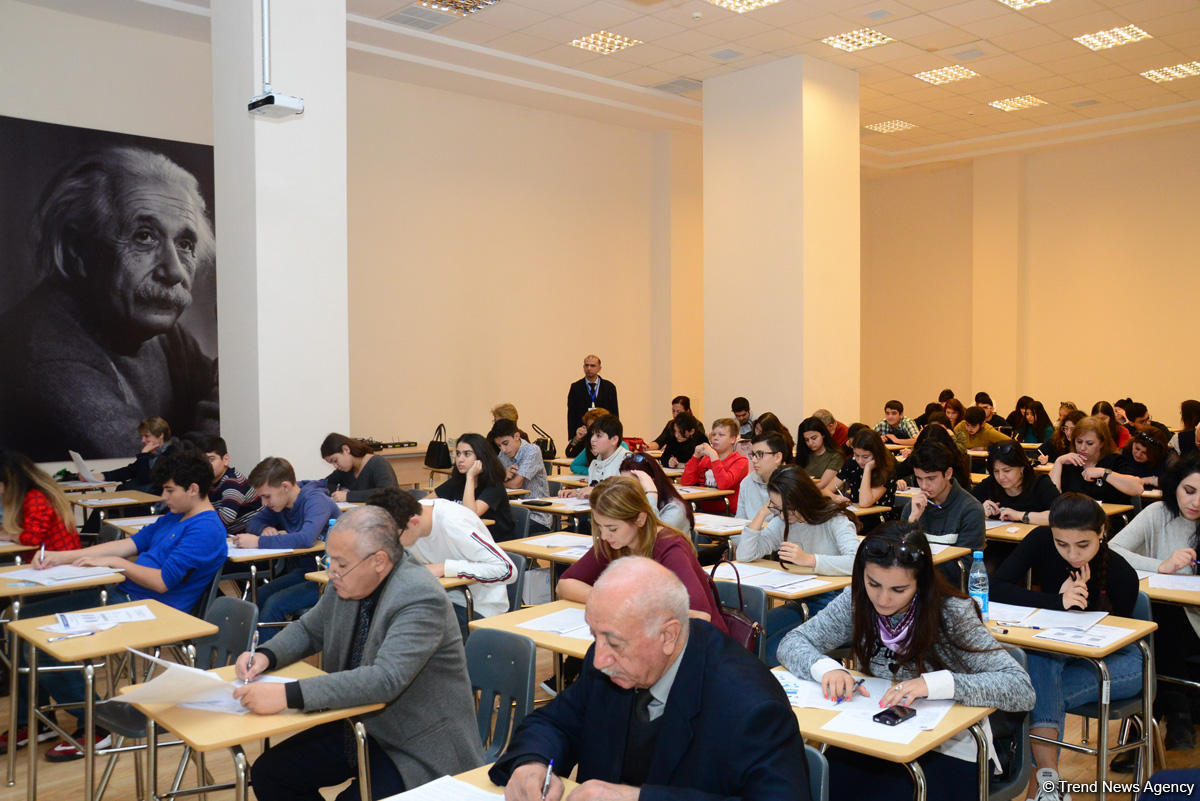 В Бакинском филиале МГУ имени М.В.Ломоносова прошел уникальный Международный географический диктант-2018 (ФОТО)