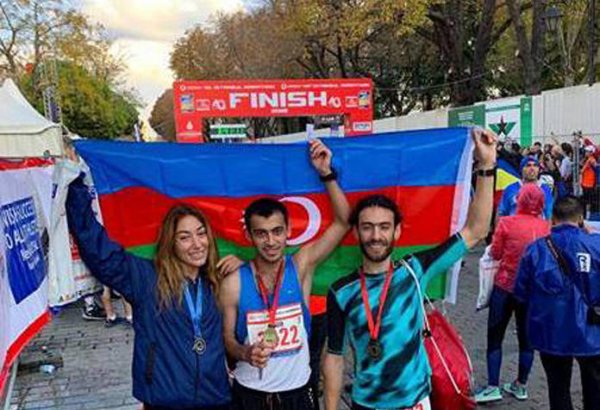 Азербайджанка пробежала по Босфорскому мосту из Азии в Европу, установив рекорд  (ФОТО)