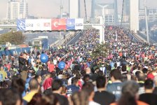 Азербайджанка пробежала по Босфорскому мосту из Азии в Европу, установив рекорд  (ФОТО)