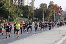 Азербайджанка пробежала по Босфорскому мосту из Азии в Европу, установив рекорд  (ФОТО)