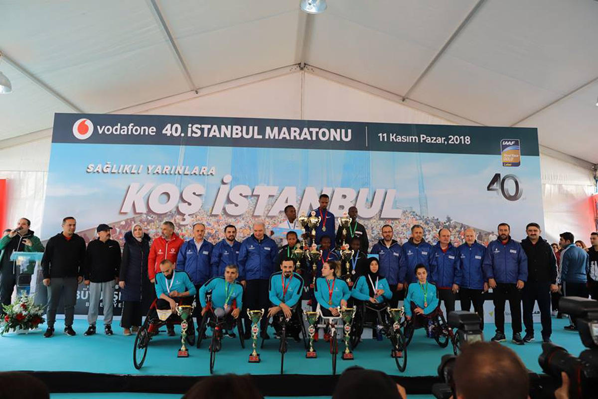 Азербайджанка пробежала по Босфорскому мосту из Азии в Европу, установив рекорд  (ФОТО)