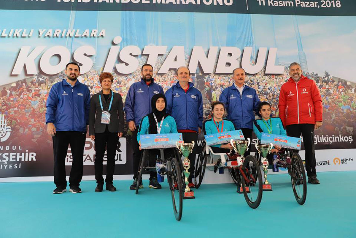 Азербайджанка пробежала по Босфорскому мосту из Азии в Европу, установив рекорд  (ФОТО)