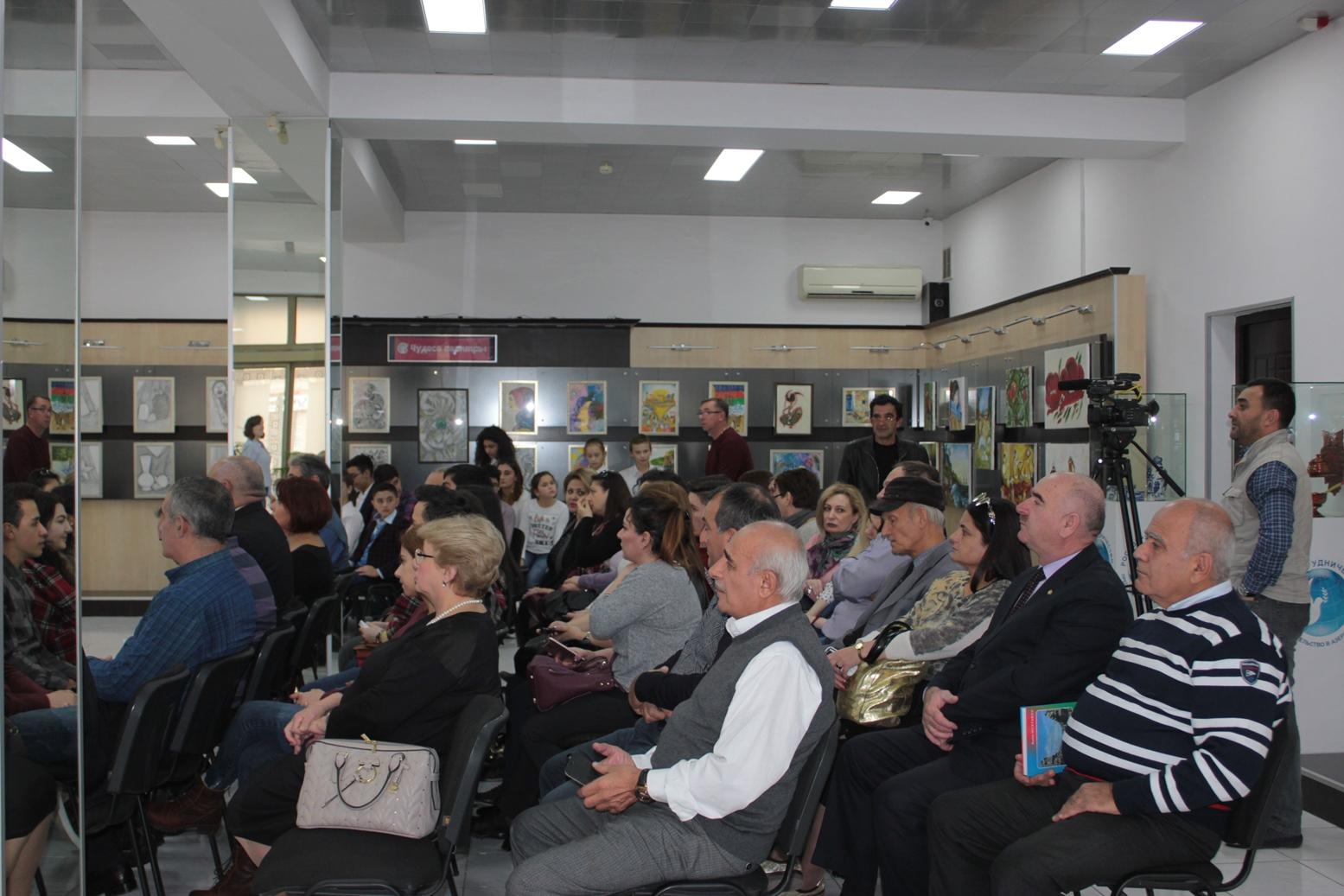 Выпускники российских вузов встретились в Баку (ФОТО)