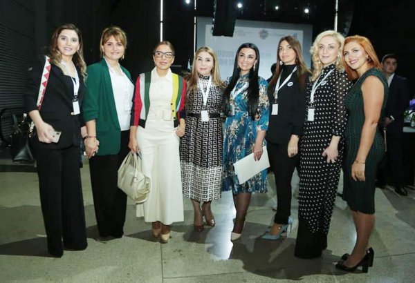 Азербайджанские бизнес-леди зажгли зеленый свет (ФОТО)