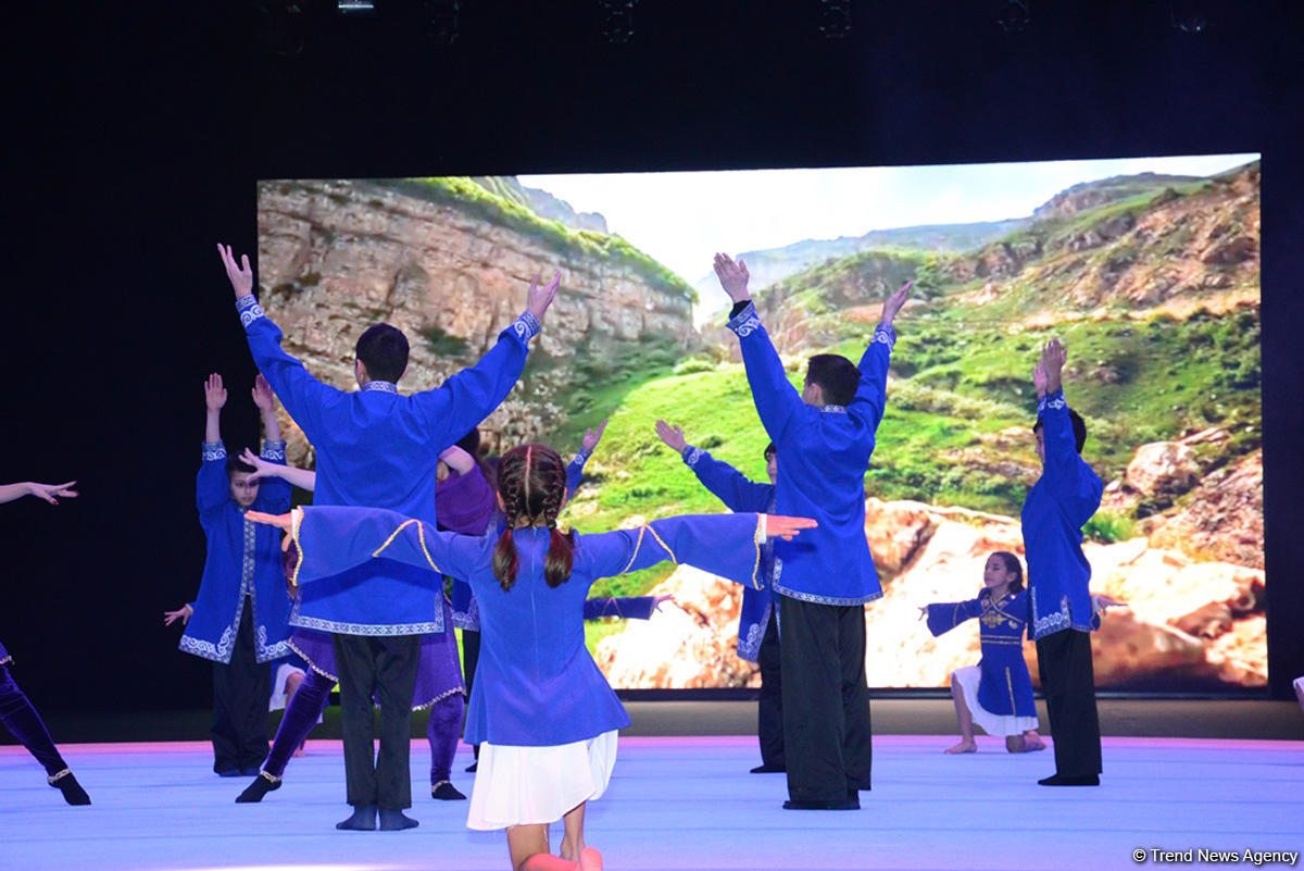 В Баку прошла церемония открытия Кубка мира по акробатической гимнастике (ФОТОРЕПОРТАЖ)