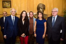 Вице-президент Фонда Гейдара Алиева Лейла Алиева приняла участие в торжественной церемонии открытия бюста Насими в Москве (ФОТО)