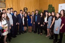 Вице-президент Фонда Гейдара Алиева Лейла Алиева приняла участие в торжественной церемонии открытия бюста Насими в Москве (ФОТО)