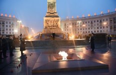 Президент Ильхам Алиев посетил площадь Победы в Минске (ФОТО)