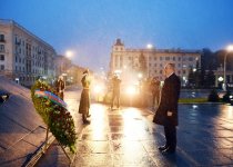 Президент Ильхам Алиев посетил площадь Победы в Минске (ФОТО)