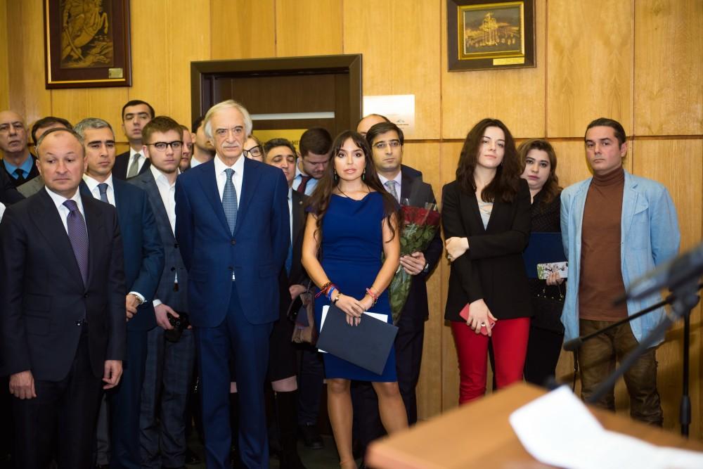 Вице-президент Фонда Гейдара Алиева Лейла Алиева приняла участие в торжественной церемонии открытия бюста Насими в Москве (ФОТО)